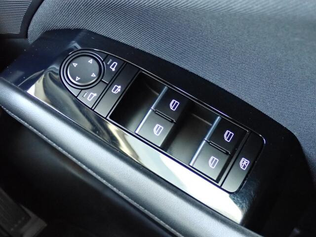 �d���i�[���h�A�~���[�E�p���[�E�B���h�E�������Ă��܂��B