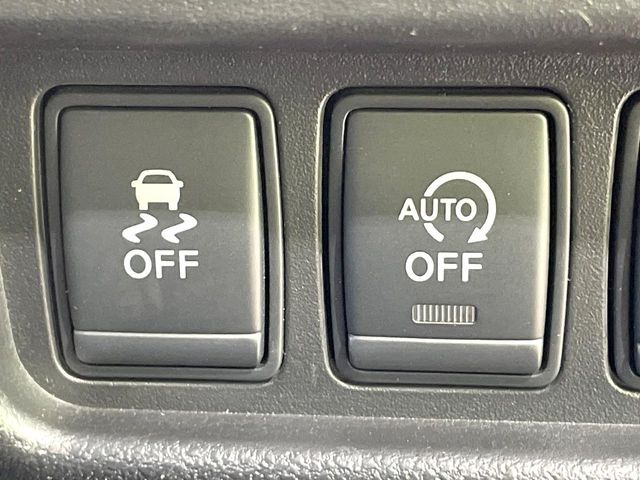 �y�A�C�h�����O�X�g�b�v�z�ԐM����a�؂Œ�Ԃ����ۂɃG���W�����~���A���ʂȔR���̏����}���܂��B�R��������ی�ɂȂ���@�\��G���W���̓u���[�L�𗣂��΍Ďn�����܂��B