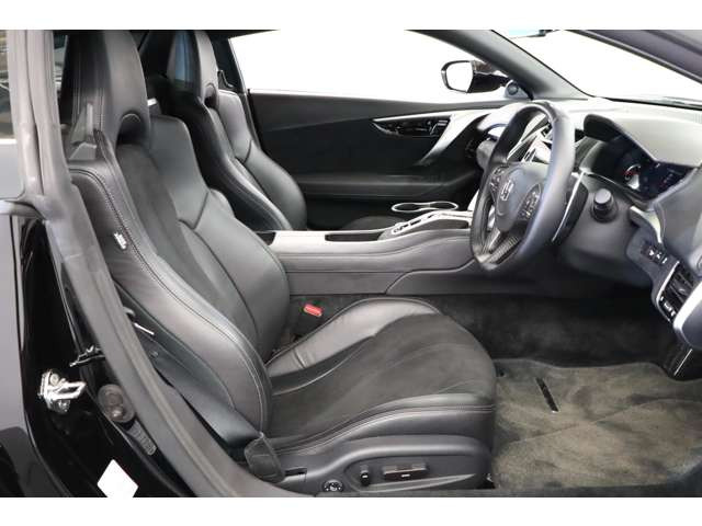 �����ɂ̓J�[�{���Z���~�b�N�u���[�L���[�^�[�𑕔����A���͂����肵�������͂��m�ہB���C���f�B���O���獂����܂ň��S���̂���u���[�L���O���\�́A�X�|�[�c���s���̑傫�Ȗ��͂ł��B