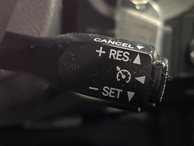 �y�N���[�Y�R���g���[���z�������H�����N���N���s�B�A�N�Z���𗣂��Ă���葬�x�ő��s���ł��A�������^�]���̕��S���y��!�����E�������ȒP�ȃX�C�b�`����Œ����ł��܂��B