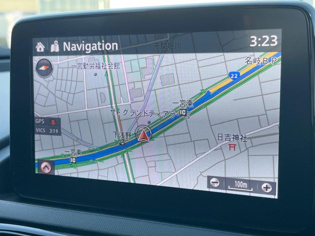 �y�}�c�_�R�l�N�g�i�r�z�ԓ��̕��͋C�Ƀ}�b�`������̌^�^�C�v�̃i�r�B�e����q�ݒ��Bluetooth�Đ����A�l�X�ȋ@�\���y���߂܂��B�����I�ȃ_�C�������삪�\�ŁA�g��������ǍD�ł��B