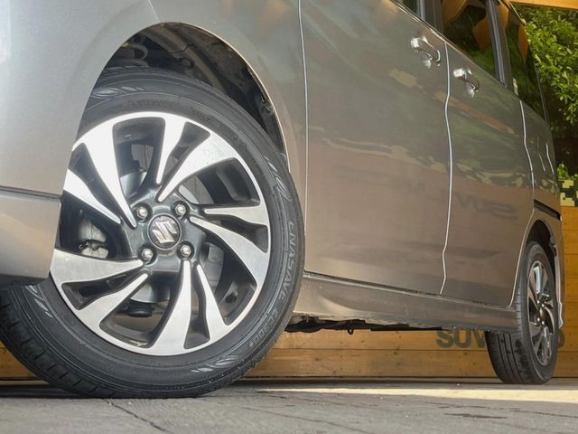 �y����15�C���`�A���~�z�C�[���z�O�ςɃ}�b�`���������A���~�z�C�[���𑕒����Ă���܂��B�e��ЊO�A���~�z�C�[����A�X�^�b�h���X�^�C�����戵�����Ă���܂��B���񂲑��k����������