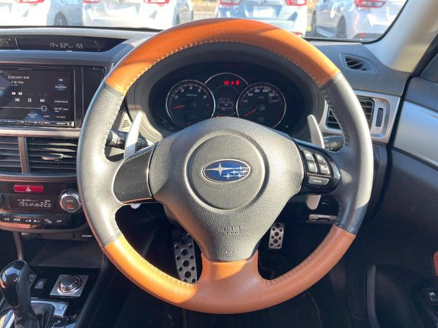 �y�����v�����X�e�A�����O�z�㎿�Ȋv���g�p���邱�ƂŁA��ɂ����������݂ƂĂ��^�]���₷���n���h���ł���