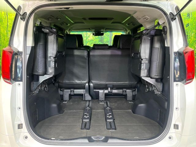 ���i�̂���������ʋ΁A���}���ɏ\���ȉ׎��X�y�[�X���m�ۂ��Ă���܂��B�Z�J���h�V�[�g��|���ƁA�傫�ȉו��̐ύڂ��\�ł���