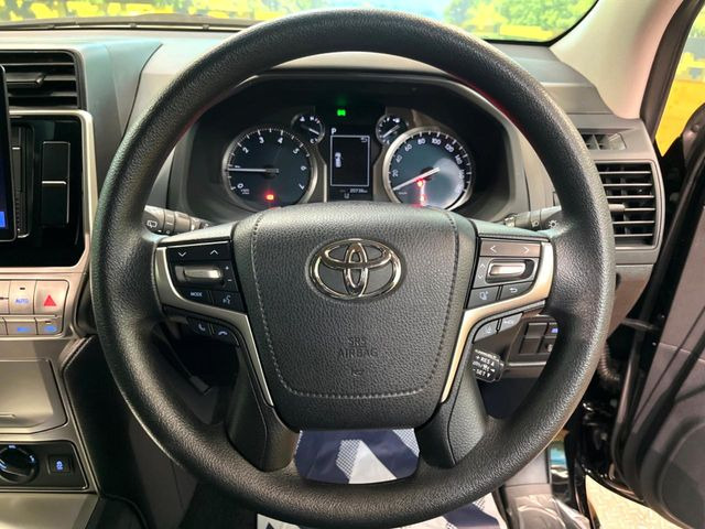 �y�����v�����X�e�A�����O�z�㎿�Ȋv���g�p���邱�ƂŁA��ɂ����������݂ƂĂ��^�]���₷���n���h���ł���