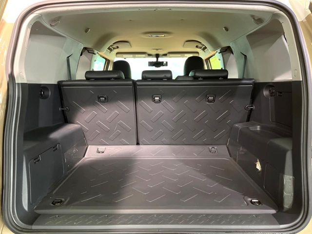 ���i�̂���������ʋ΁A���}���ɏ\���ȉ׎��X�y�[�X���m�ۂ��Ă���܂��B�Z�J���h�V�[�g��|���ƁA�傫�ȉו��̐ύڂ��\�ł���