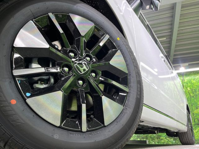 �y����16�C���`�A���~�z�C�[���z�O�ςɃ}�b�`���������A���~�z�C�[���𑕒����Ă���܂��B�e��ЊO�A���~�z�C�[����A�X�^�b�h���X�^�C�����戵�����Ă���܂��B���񂲑��k����������