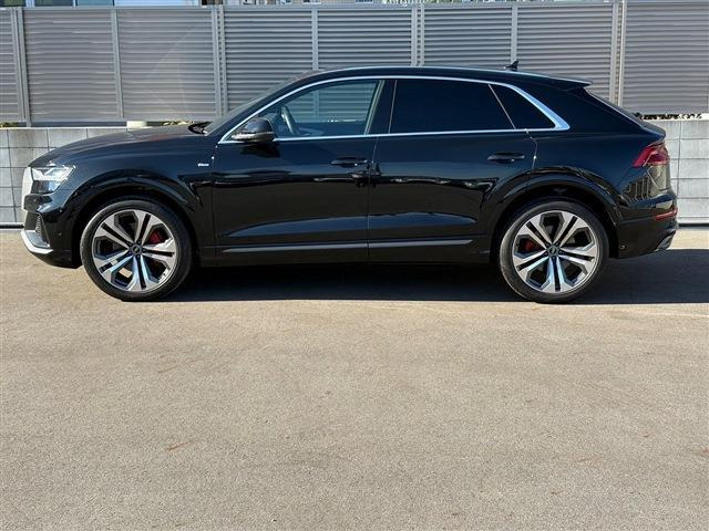 Q855 TFSI クワトロ Sライン 4WD