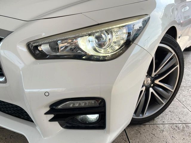 �yLED�w�b�h���C�g�z���V����ԑ��s�����ǍD�Ȏ��E���m�ۂ����S���ĉ^�]�ł��鍂�P�xLED�w�b�h���C�g�𑕔�!�_�����x�������A����d�͂��}�����Ă��܂��B