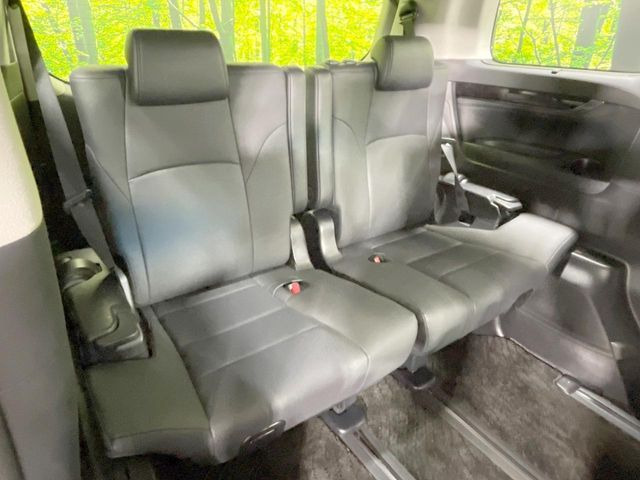 3列目シートはもちろん状態良好☆大人でもゆったりと座って頂けますので、大人数でのお出かけもラクラクです♪ご家族で、気の知れた仲間で、ドライブに行くのが楽しみですね♪