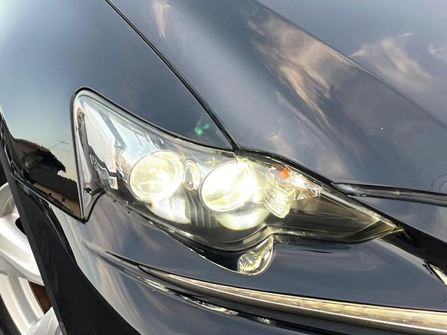 �yLED�w�b�h���C�g�z���V����ԑ��s�����ǍD�Ȏ��E���m�ۂ����S���ĉ^�]�ł��鍂�P�xLED�w�b�h���C�g�𑕔�!�_�����x�������A����d�͂��}�����Ă��܂��B