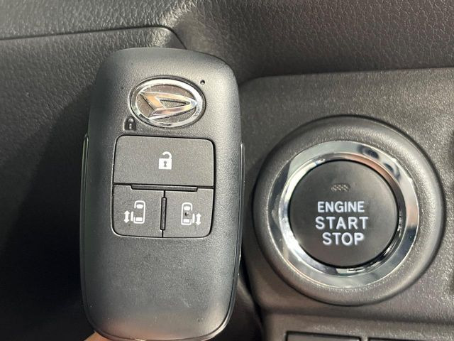 �y�L�[�t���[�V�X�e���z�J�o����|�P�b�g�ɓ��ꂽ�܂܂ł��h�A�̎{���E�������\�ȃX�}�[�g�L�[�𑕔��B�G���W���̃I���E�I�t�����J�M�����o���K�v����������Ƃ��Ă��֗��ł���