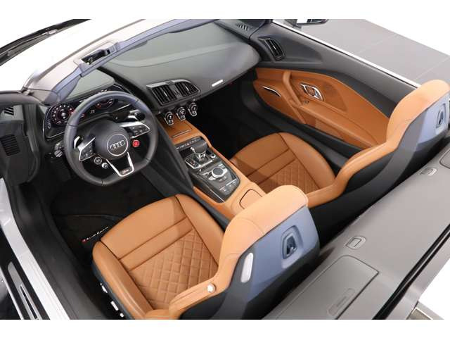 �d�������@�\�t���X�|�[�c�V�[�g�ɂ��A���K���ƃz�[���h���𗼗����Ă��܂��B�O���X�J�[�{���g���f�R���e�B�u�p�l�����X�|�[�c���f���炵�����������߁A�I�[�v�����s���̍��g�������o�B