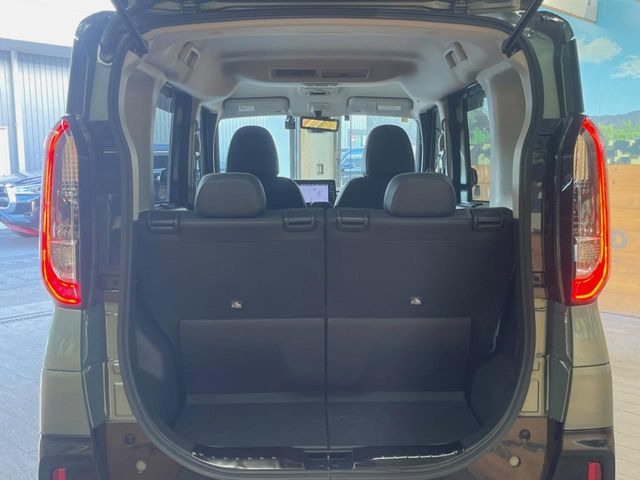 ���i�̂���������ʋ΁A���}���ɏ\���ȉ׎��X�y�[�X���m�ۂ��Ă���܂��B�Z�J���h�V�[�g��|���ƁA�傫�ȉו��̐ύڂ��\�ł���