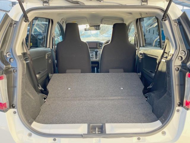 ���i�̂���������ʋ΁A���}���ɏ\���ȉ׎��X�y�[�X���m�ۂ��Ă���܂��B�Z�J���h�V�[�g��|���ƁA�傫�ȉו��̐ύڂ��\�ł���