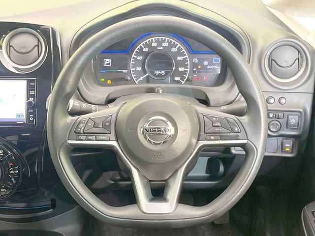 �y�X�e�A�����O�X�C�b�`�z�^�]���A�O������ڐ������炷���ƂȂ��A�I�[�f�B�I���̑��삪�\�ȕ֗��@�\!���S&���K�ȃh���C�u�����o���Ă���܂���