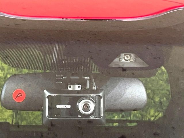 �y�z���_�Z���V���O�z���s���ɑO���̎ԗ�����F�����A�Փ˂������Ȏ��͌x��ƃu���[�L�ŏՓˉ���Ɣ�Q�y�����A�V�X�g�B�����S�Ƀh���C�u�����y���݂��������܂��B