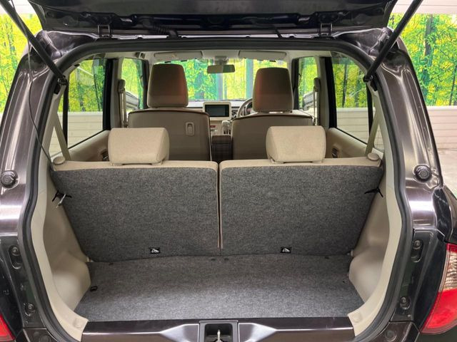 ���i�̂���������ʋ΁A���}���ɏ\���ȉ׎��X�y�[�X���m�ۂ��Ă���܂��B�Z�J���h�V�[�g��|���ƁA�傫�ȉו��̐ύڂ��\�ł���