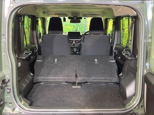 ���i�̂���������ʋ΁A���}���ɏ\���ȉ׎��X�y�[�X���m�ۂ��Ă���܂��B�Z�J���h�V�[�g��|���ƁA�傫�ȉו��̐ύڂ��\�ł���