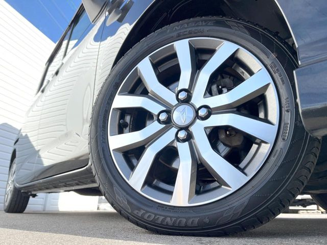 �y����15�C���`�A���~�z�C�[���z�O�ςɃ}�b�`���������A���~�z�C�[���𑕒����Ă���܂��B�e��ЊO�A���~�z�C�[����A�X�^�b�h���X�^�C�����戵�����Ă���܂��B���񂲑��k����������