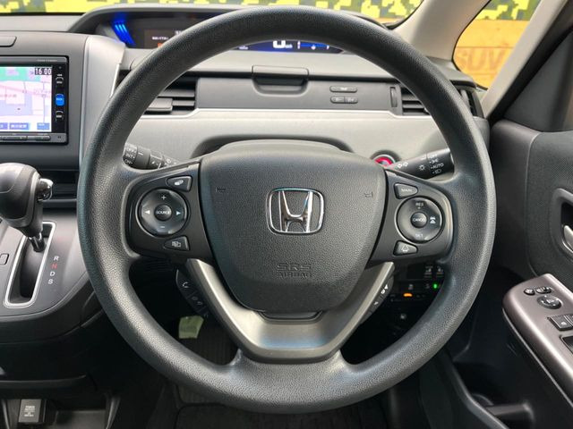 �y�X�e�A�����O�X�C�b�`�z�^�]���A�O������ڐ������炷���ƂȂ��A�I�[�f�B�I���̑��삪�\�ȕ֗��@�\!���S&���K�ȃh���C�u�����o���Ă���܂���