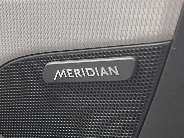 ��MERIDIAN�T�E���h�V�X�e��:���f�����ɍœK�Ȓ������{���ꂽ�A�n�C�G���h�T�E���h�V�X�e���ł��B�ʏ�̃X�s�[�J�[�Ɣ�r���Ă����̍L���肪�������܂��B���񂲗��X�̏ゲ�̊����������B