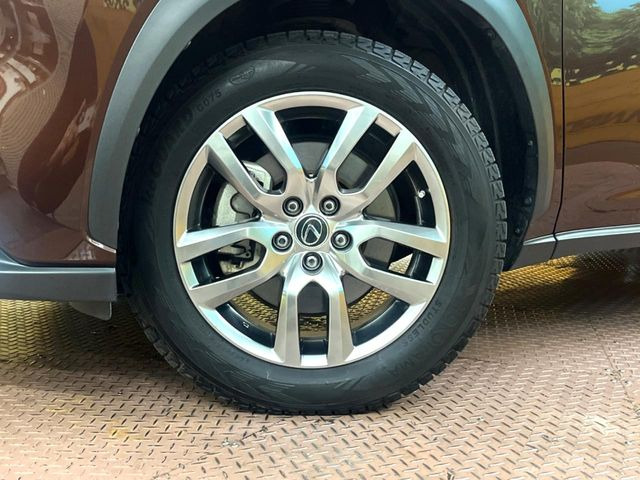 �y����18�C���`�A���~�z�C�[���z�O�ςɃ}�b�`���������A���~�z�C�[���𑕒����Ă���܂��B�e��ЊO�A���~�z�C�[����A�X�^�b�h���X�^�C�����戵�����Ă���܂��B���񂲑��k����������