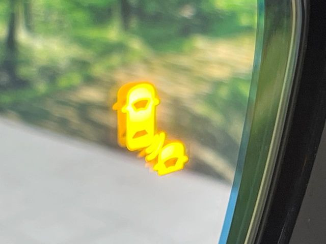 �y�u���C���h�X�|�b�g�C���t�H���[�V�����z���s���A�h�A�~���[�̎��p�ɂȂ�₷���ӏ��Ɍ㑱�Ԃ��ڋ߂���ƃT�C�h�~���[�t�߂Ɍx����\���A�h���C�o�[�ɒ��ӊ��N�����Ă���܂��B