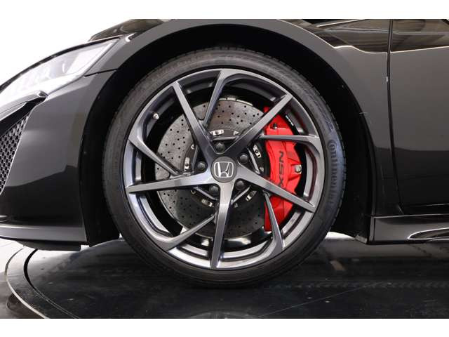 �����ɂ̓t�����g19�A���A20�C���`�b���z�C�[���𑕔����Ă���܂��B