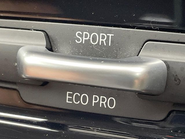 ��BMW���[�h�Z���N�g:�X�|�[�c���[�h�ł̓_�C�i�~�b�N�ȑ�����BECO PRO���[�h�ł́A�G���W�����X�|���X��V�t�g�^�C�~���O�̍œK���ɉ����A�G�A�R���̍쓮�������I�ɐ��䂵�A�R������ʂ�}�����܂��B