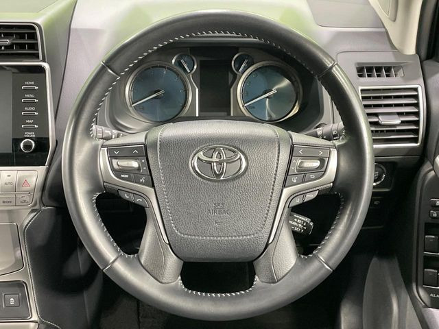 �y�����v�����X�e�A�����O�z�㎿�Ȋv���g�p���邱�ƂŁA��ɂ����������݂ƂĂ��^�]���₷���n���h���ł���