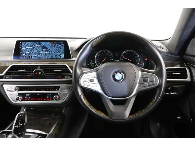 2017�N�� M760Li�A�㎿���Ɨ͋��������˔��������