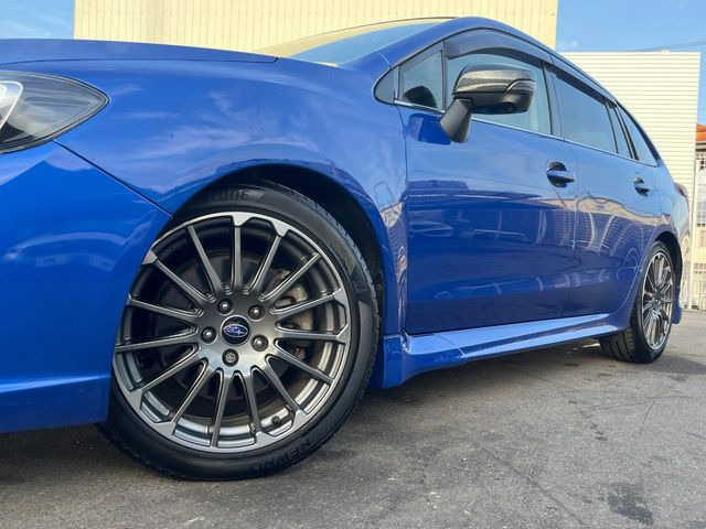 �y�O���[�h��p����18�C���`�A���~�z�C�[���z�f�U�C�����̍��������A���~�z�C�[���𑕒����Ă���܂��B�e��ЊO�A���~�z�C�[����A�X�^�b�h���X�^�C�����戵�����Ă���܂��B���񂲑��k����������