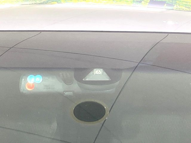 �y�z���_�Z���V���O�z���s���ɑO���̎ԗ�����F�����A�Փ˂������Ȏ��͌x��ƃu���[�L�ŏՓˉ���Ɣ�Q�y�����A�V�X�g�B�����S�Ƀh���C�u�����y���݂��������܂��B