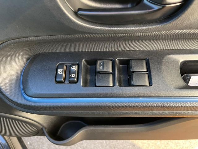 �y�d���i�[�~���[�z�T�C�h�~���[�͓d���i�[���ƂȂ��Ă���A�������ԏ�ł��L�Y�������X�N��}�����܂��B