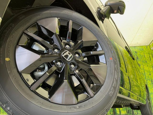 �y����16�C���`�A���~�z�C�[���z�O�ςɃ}�b�`���������A���~�z�C�[���𑕒����Ă���܂��B�e��ЊO�A���~�z�C�[����A�X�^�b�h���X�^�C�����戵�����Ă���܂��B���񂲑��k����������