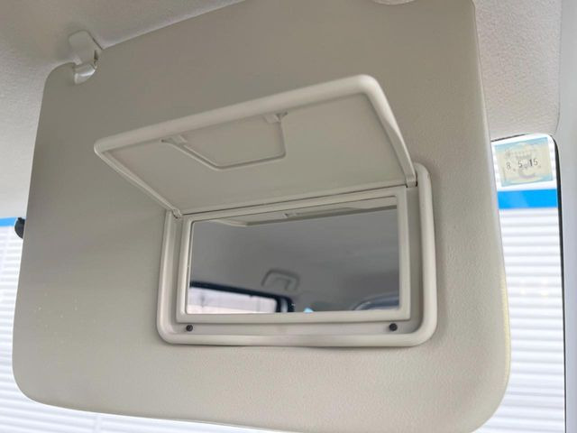 �y�o�j�e�B�~���[�z�T���o�C�U�[���ɐݒu���ꂽ�~���[�Őg�����Ȃ݃`�F�b�N!������Ƃ������C�N�����ɂ����􂵂܂���