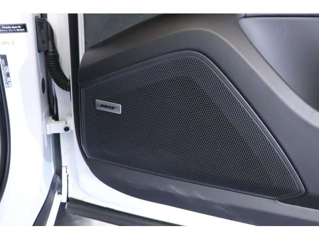 BOSE�T���E���h�V�X�e�������ɂ��A�S�ȂŔ��͂���T�E���h��̊��\�B���y�D���ɂ͂��܂�Ȃ����K�ȋ�Ԃł��B