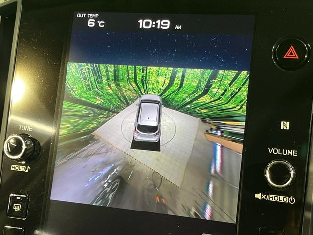 �y�}���`�e���C�����j�^�[�z�Ԃ̃t�����g��T�C�h�̃J�����摜�𓯎��Ƀ��j�^�[�\�����邱�ƂŁA���H�⋷�����𑖍s���ł����͂̏󋵊m�F���ł����S!�{�iSUV�ɂ��ꂵ�������ł���