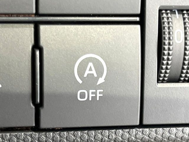 �y�A�C�h�����O�X�g�b�v�z�ԐM����a�؂Œ�Ԃ����ۂɃG���W�����~���A���ʂȔR���̏����}���܂��B�R��������ی�ɂȂ���@�\��G���W���̓u���[�L�𗣂��΍Ďn�����܂��B