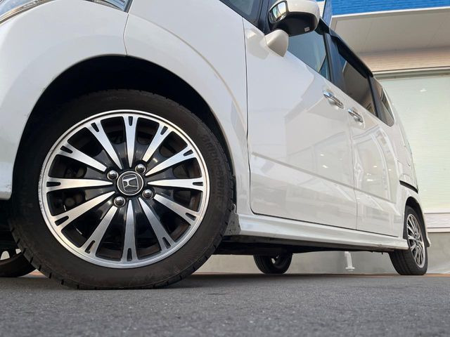 �y����15�C���`�A���~�z�C�[���z�O�ςɃ}�b�`���������A���~�z�C�[���𑕒����Ă���܂��B�e��ЊO�A���~�z�C�[����A�X�^�b�h���X�^�C�����戵�����Ă���܂��B���񂲑��k����������