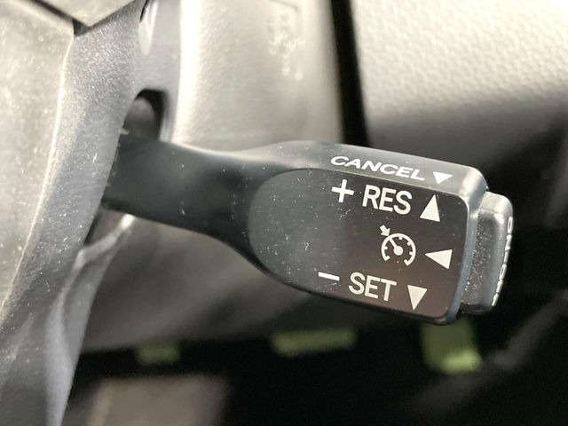 �y�N���[�Y�R���g���[���z�������H�����N���N���s�B�A�N�Z���𗣂��Ă���葬�x�ő��s���ł��A�������^�]���̕��S���y��!�����E�������ȒP�ȃX�C�b�`����Œ����ł��܂��B