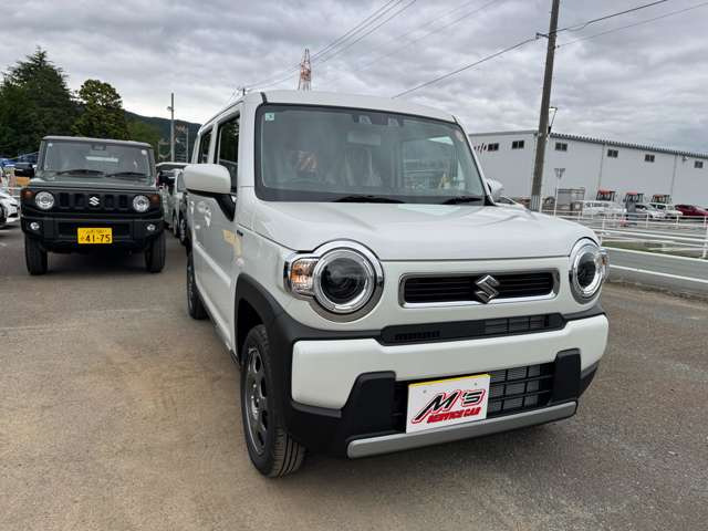 ���ʎԂ́u�T�[�r�X�J�[�G���Y �{�X�v�A�y�����Ԃ́u�T�[�r�X�J�[�G���Y �����X�v���炨�T�������܂��B