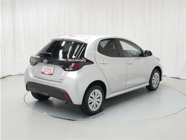 ヤリス1.5 ハイブリッド X E-Four 4WD