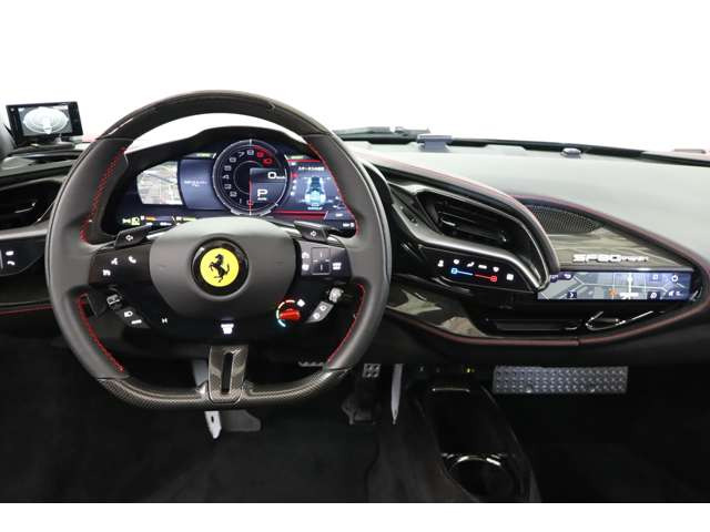 ����n���W�񂵂���i�I�ȃX�e�A�����O�́A�����ړ����ŏ����ɗ}���A�����I�ȑ���������BSF90�X�p�C�_�[�Ȃ�ł͂̈�̊��𐶂ݏo���܂��B