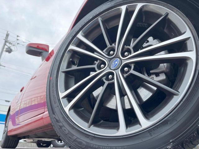 �y����17�C���`�A���~�z�C�[���z�O�ςɃ}�b�`���������A���~�z�C�[���𑕒����Ă���܂��B�e��ЊO�A���~�z�C�[����A�X�^�b�h���X�^�C�����戵�����Ă���܂��B���񂲑��k����������