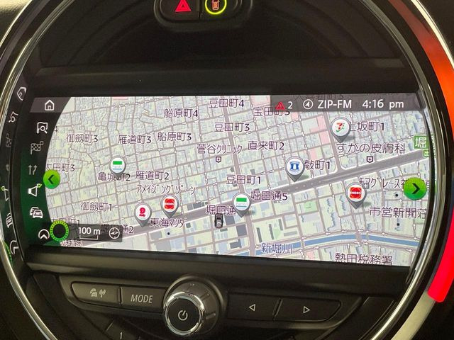 �������i�r:��̊��̂���i�r�́A����������ԓ������o���Ă���܂��BBluetooth�Đ��ȂǃI�[�f�B�I�@�\���[�����Ă���܂��̂ŁA�^�]�����y���߂܂���