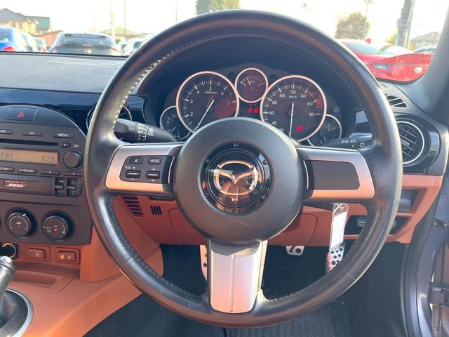 �y�����v�����X�e�A�����O�z�㎿�Ȋv���g�p���邱�ƂŁA��ɂ����������݂ƂĂ��^�]���₷���n���h���ł���