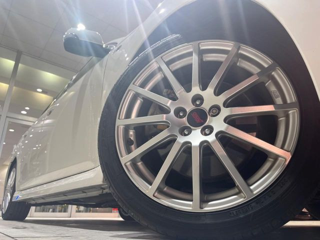 �y����18�C���`�A���~�z�C�[���z�O�ςɃ}�b�`���������A���~�z�C�[���𑕒����Ă���܂��B�e��ЊO�A���~�z�C�[����A�X�^�b�h���X�^�C�����戵�����Ă���܂��B���񂲑��k����������