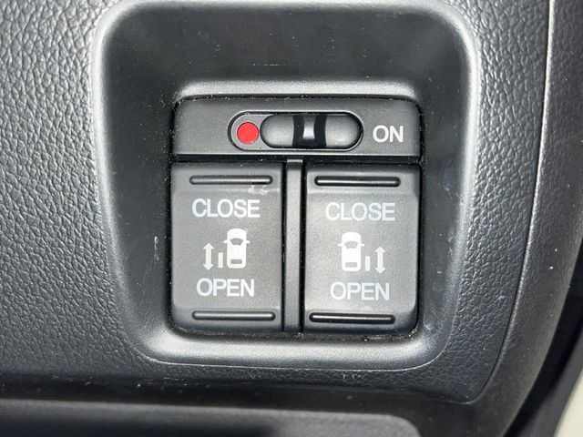 �y�����p���[�X���C�h�h�A�z�X�}�[�g�L�[��^�]�Ȃ̃X�C�b�`�Ō�ȗ����X���C�h�h�A�̊J���\���d��������͂����ăh�A���J����K�v�������A�����Ȃ��q�l�ł��ȒP�ɊJ���߂ł����K�ł���